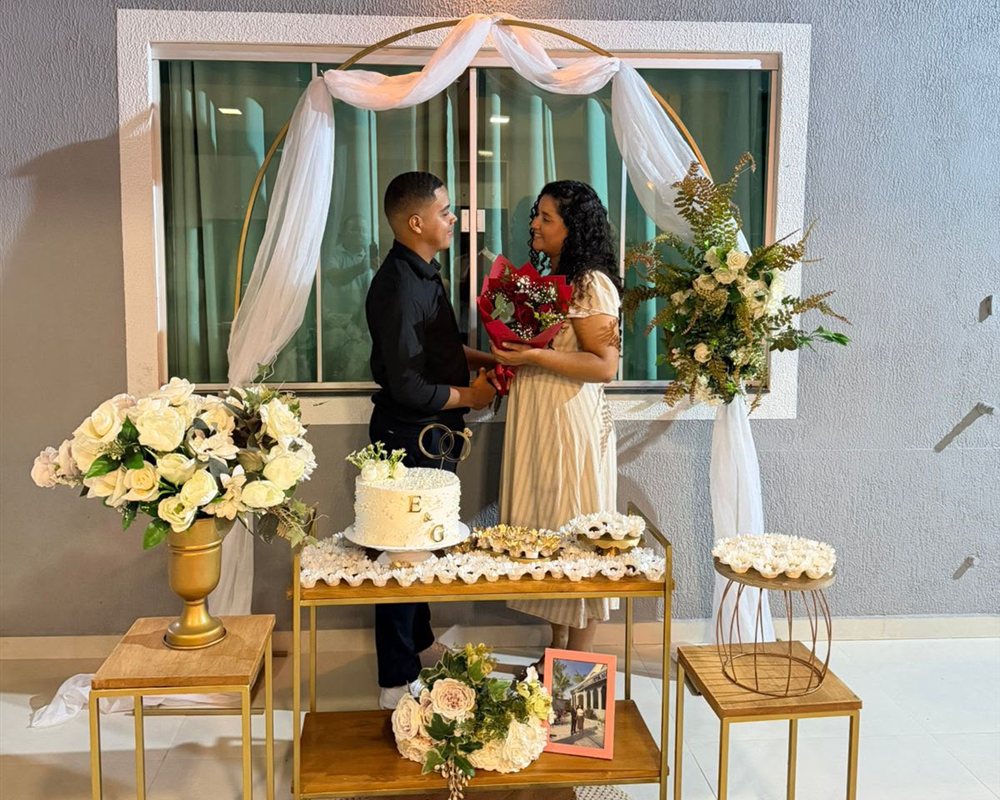 Foto ampla da festa de noivado de Emilly e Gabriel